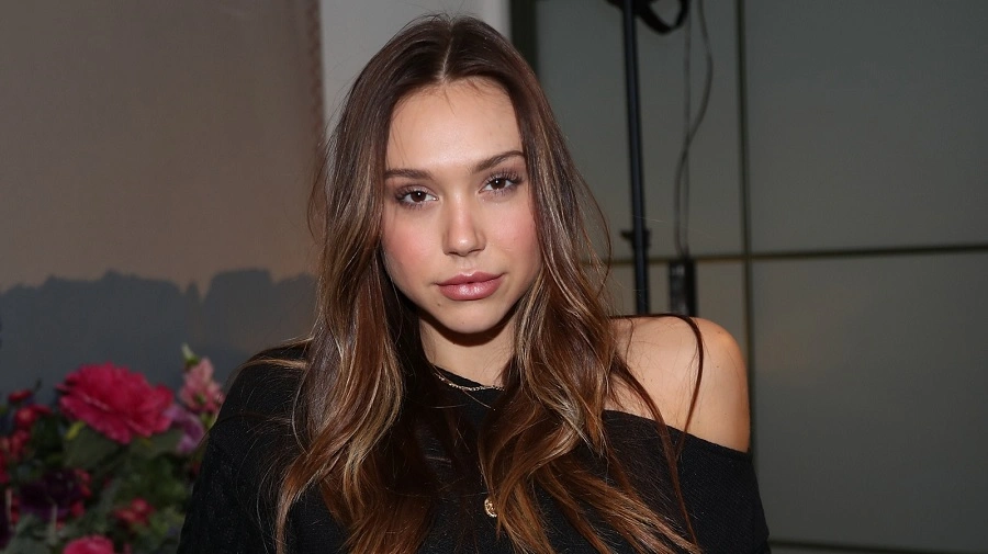Social Media Influence of Alexis Ren